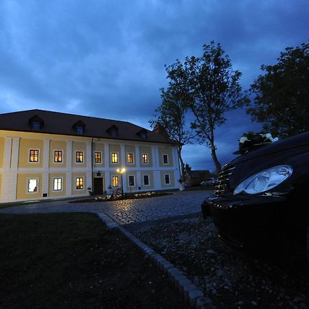 Castel Haller Ogra Eksteriør bilde